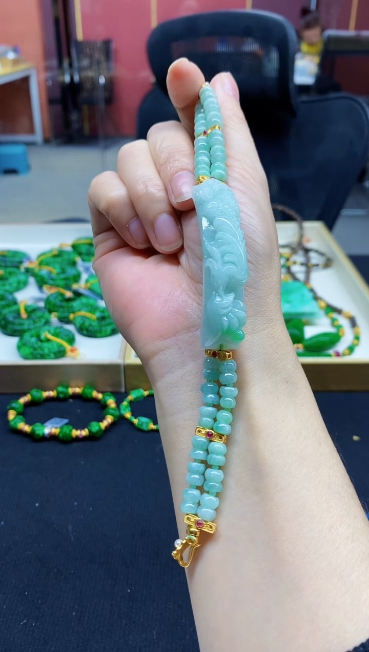 颈饰未镶嵌翡翠手牌