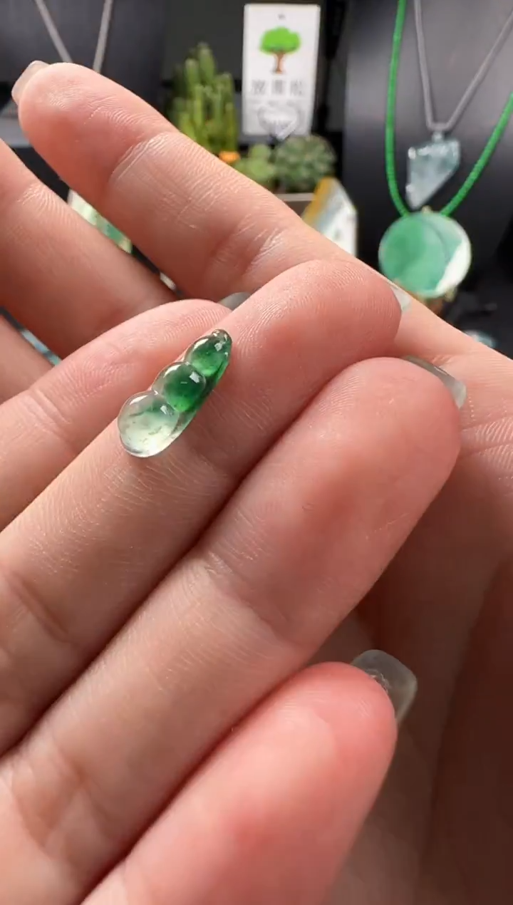 未镶嵌定制翡翠豆子