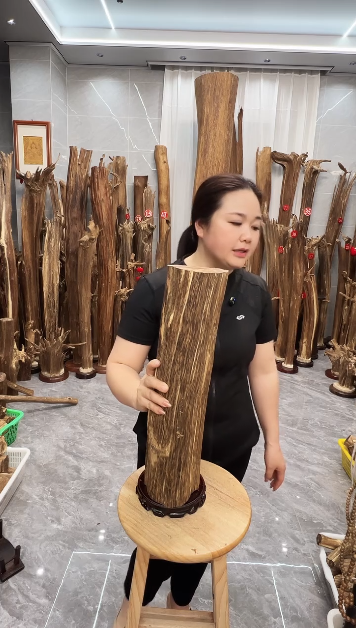 沉香碎屑沉香沉香原料送底座