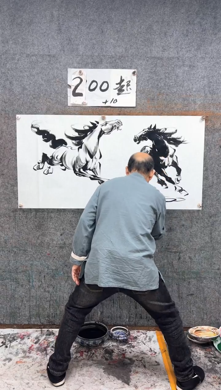 国画马到成功 彩色 带收藏证书