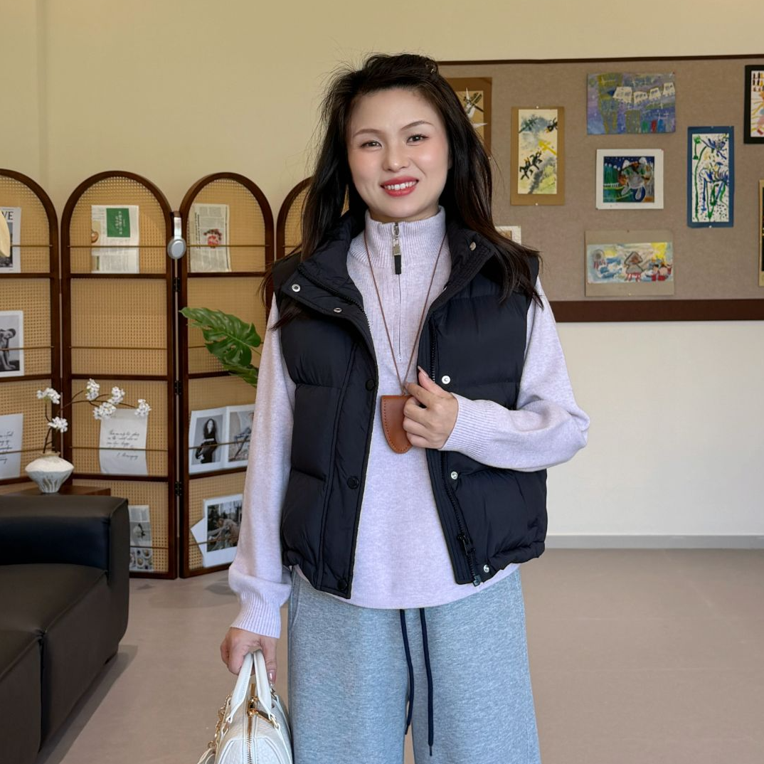 小个子圆圆Y7812墨雪粉蓝95%白鸭绒羽绒服马甲短款时尚保暖外套女