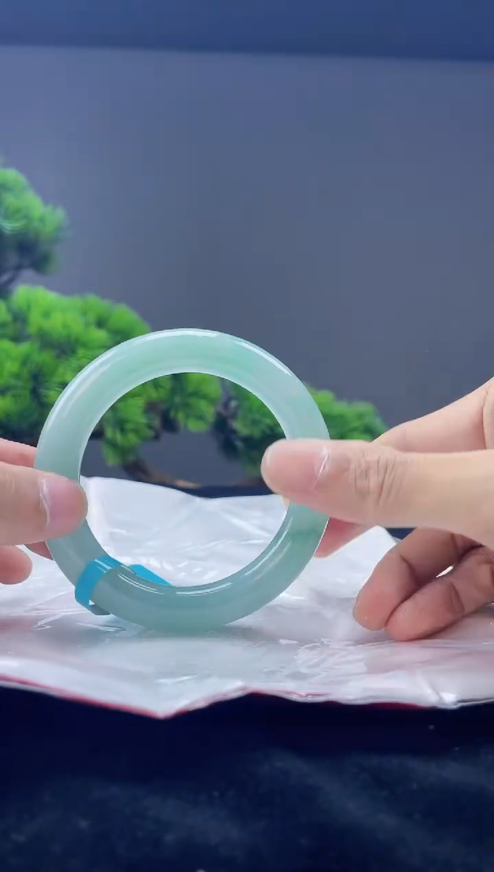 翡翠手镯未镶嵌手镯11