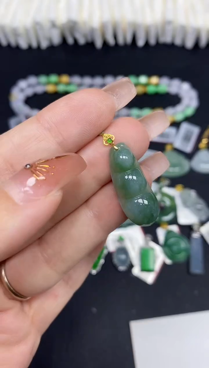 吊坠(不含链)18K金镶嵌翡翠豆子18K金扣镶嵌@@CMT1457-1
