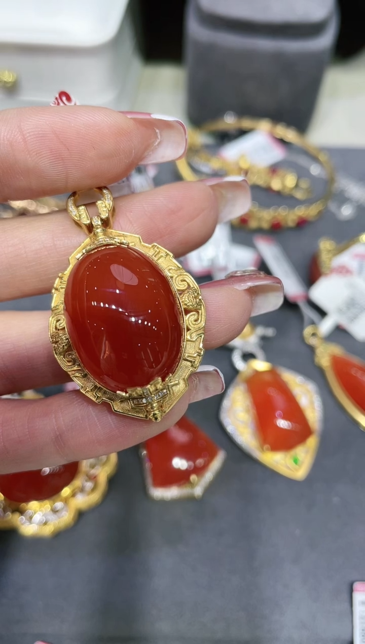 【闪购商品】南红玛瑙吊坠18K金镶嵌·