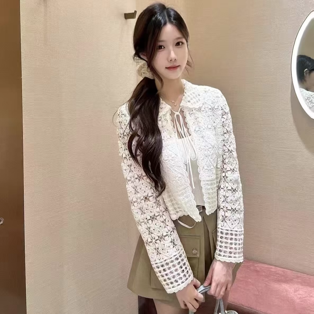 娃娃领上衣女轻奢高级感2025秋新款法式镂空蕾丝小香风衬衫两件套