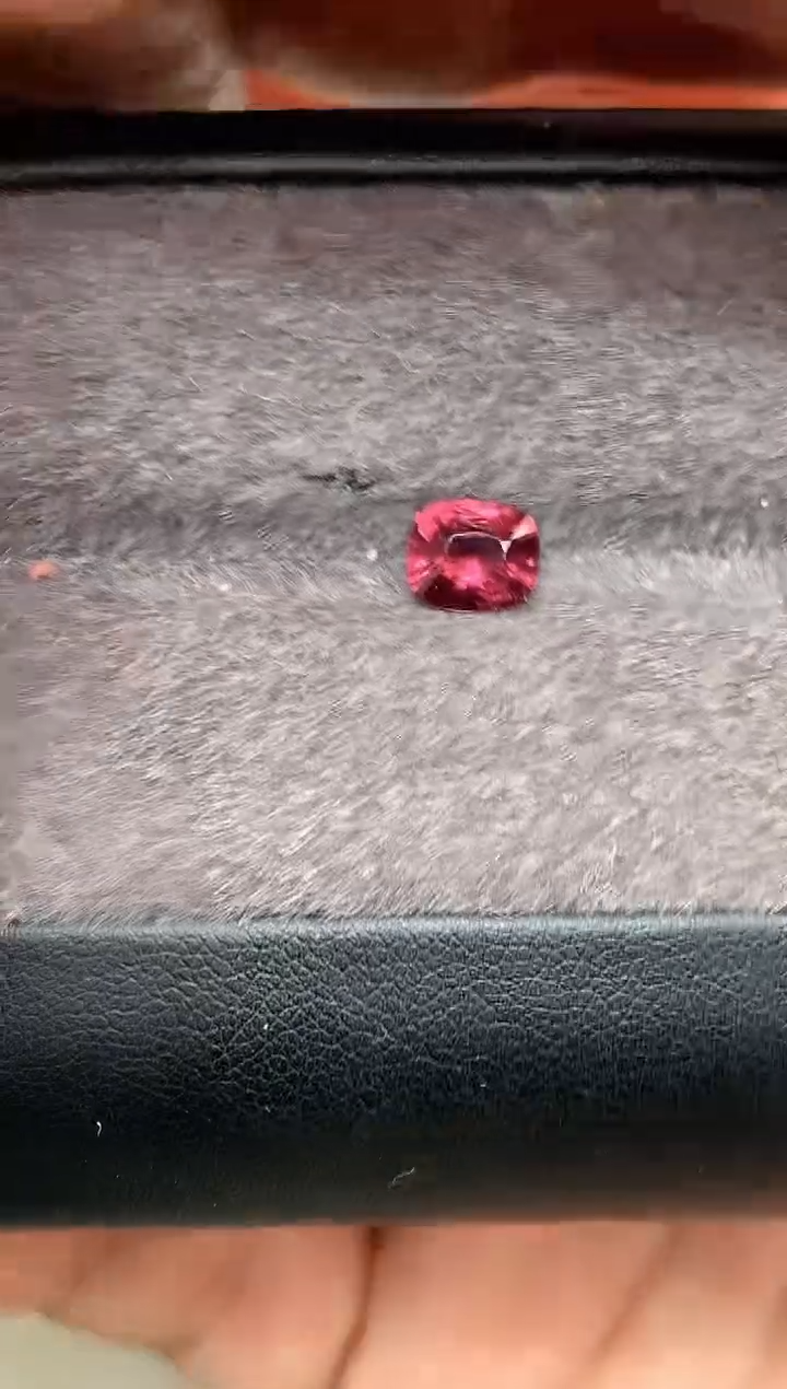 【闪购商品】定制尖晶石裸石未镶嵌枕型 蔷薇色调尖晶石 1.11ct