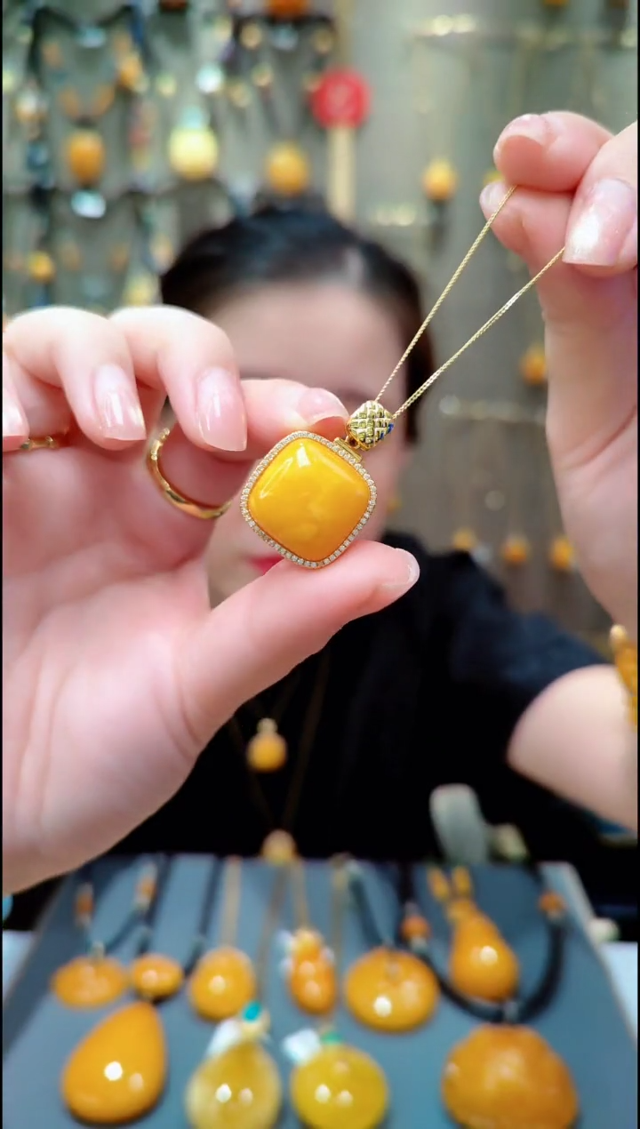 蜜蜡银S925镀金镶嵌珠宝奇石﹣F289蜜蜡吊坠