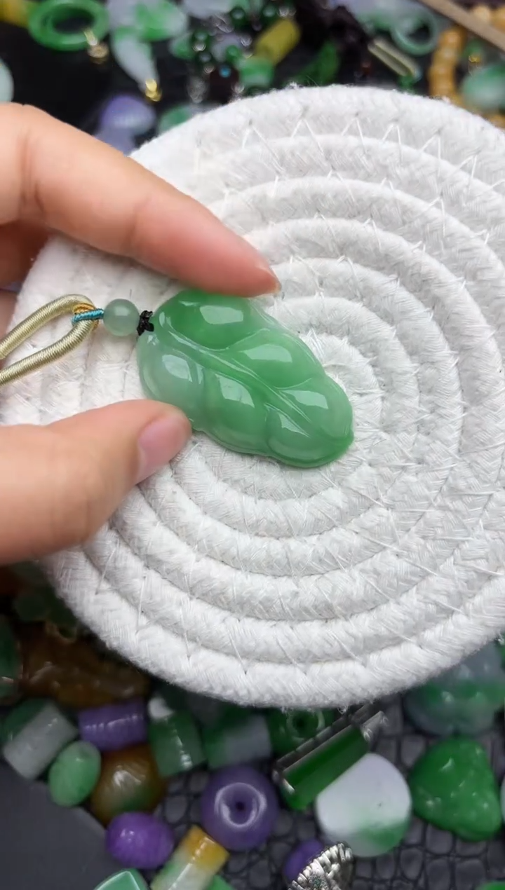 颈饰未镶嵌翡翠缅甸翡翠吊坠