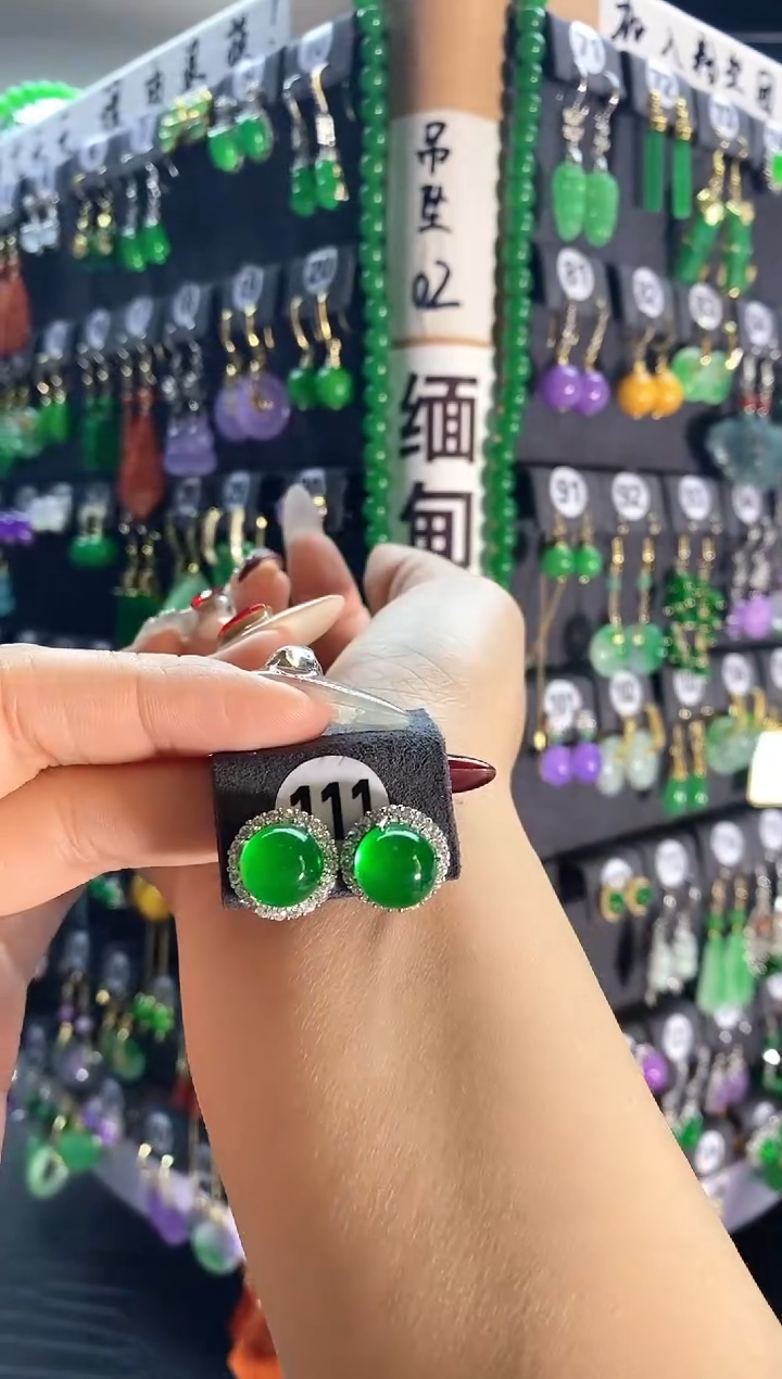 【闪购商品】翡翠耳饰银S925镶嵌111...