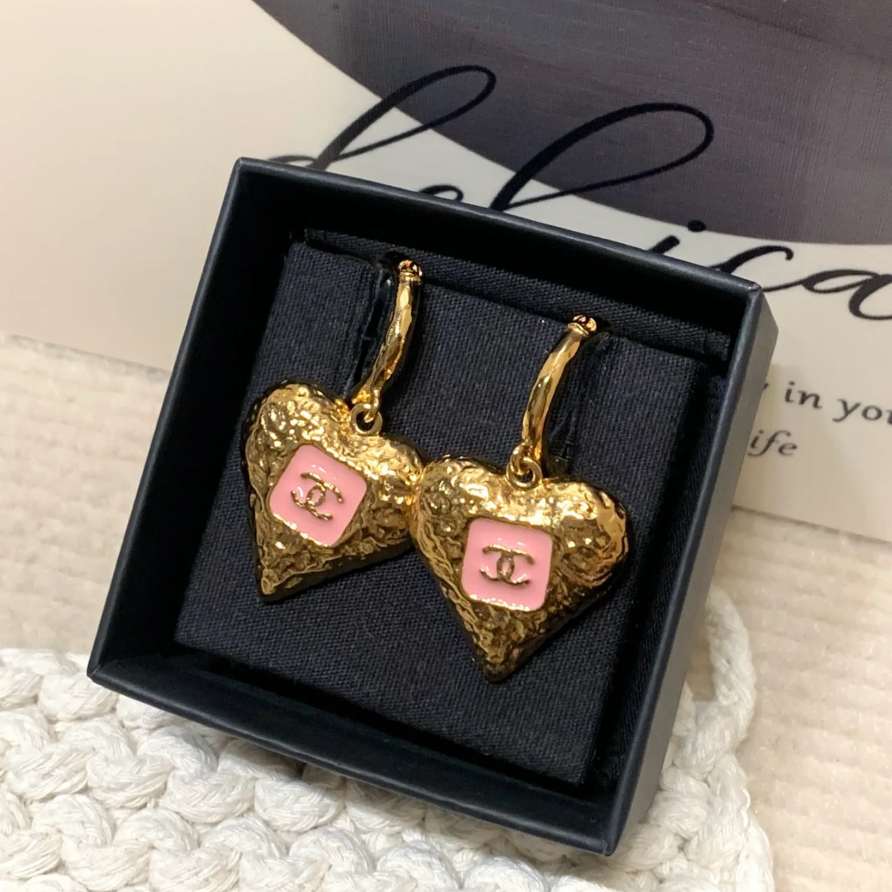 未使用 Chanel/香奈儿 精致 经典 桃心 浓金 耳钩AV0091