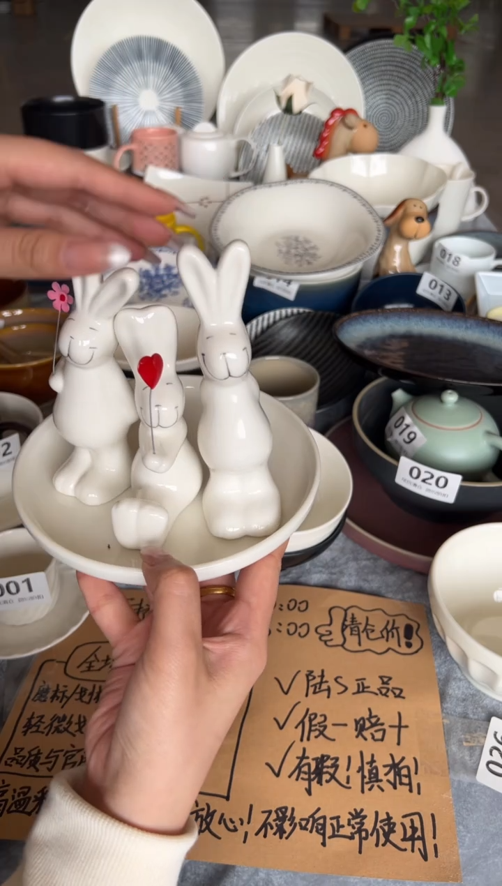 新骨瓷031瑕疵 暖白 3只小兔 摆件