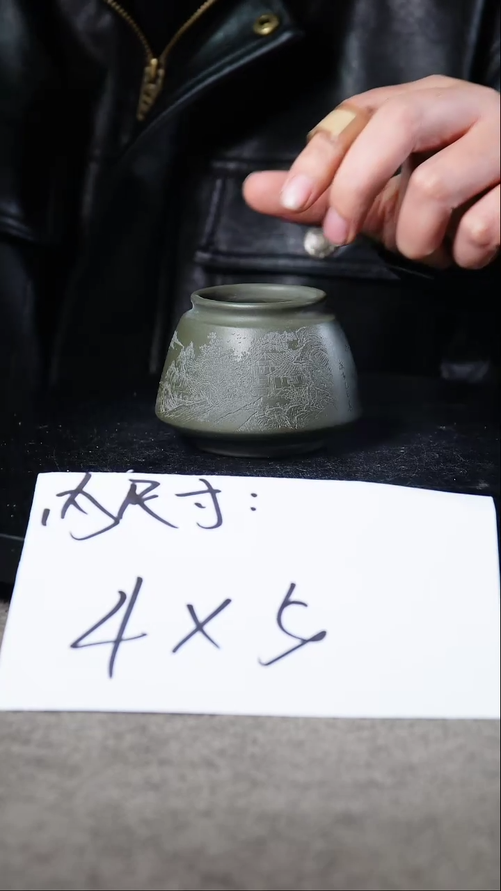 A宜兴紫砂小花盆