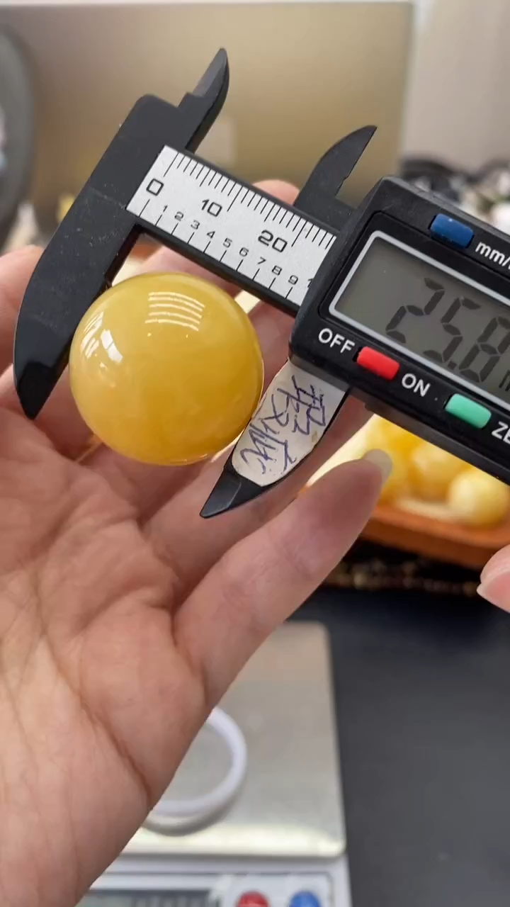 琥珀未镶嵌珠宝奇石1108