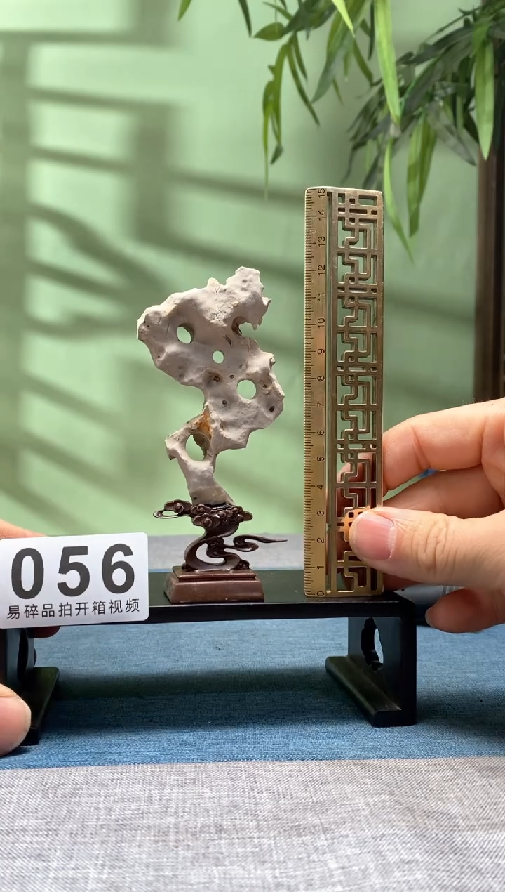 【闪购商品】树脂制品底座 石头是青州玲珑石056号