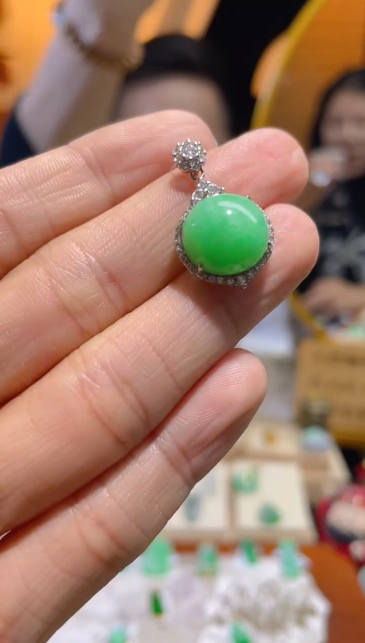 【闪购商品】翡翠颈饰未镶嵌假一赔三