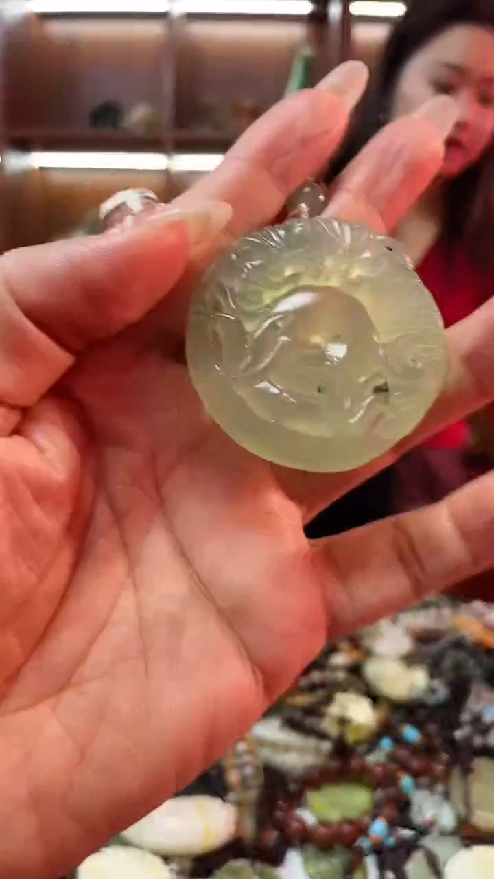 未镶嵌蛇纹石玉吊坠     