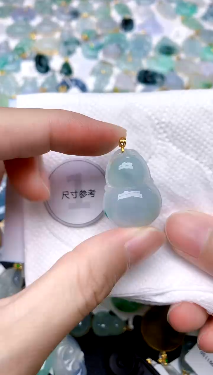 颈饰18K金镶嵌翡翠天然A货翡翠