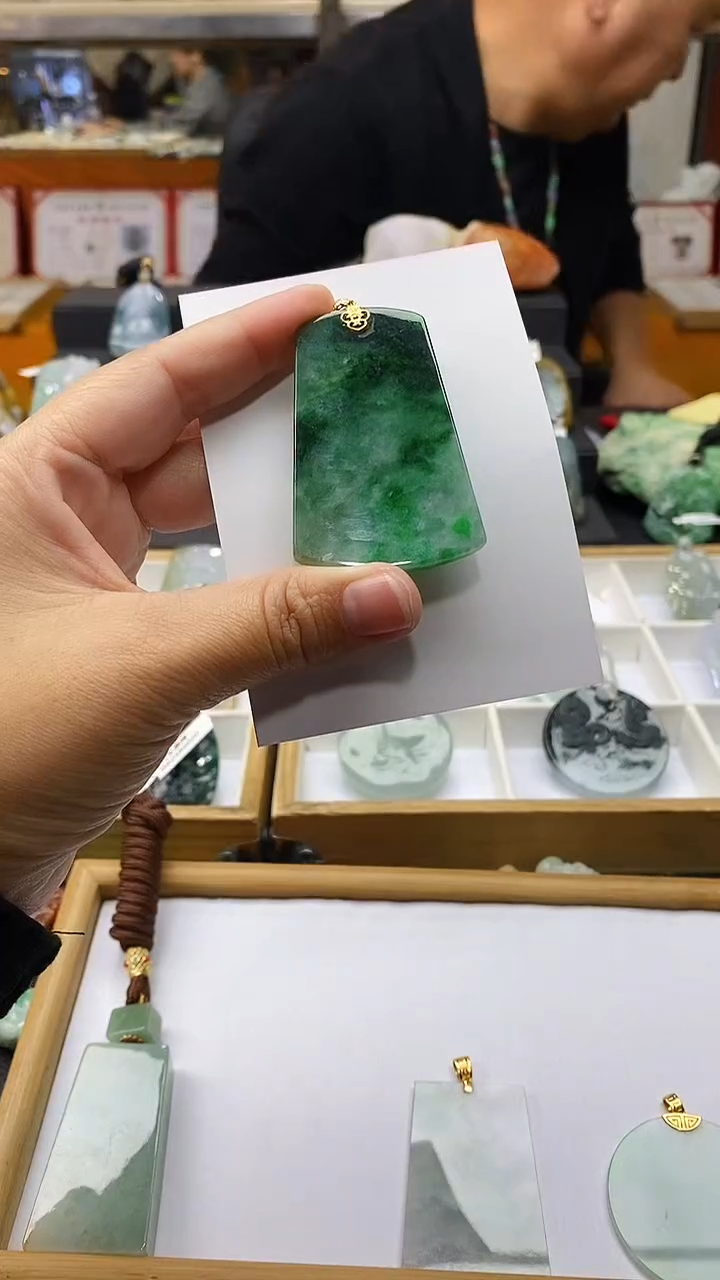 【闪购商品】翡翠颈饰未镶嵌挂件