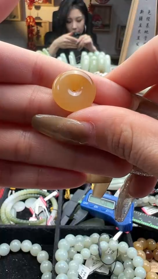 【闪购商品】和田玉吊坠(赠链)未镶嵌且末料金山糖平安扣3.1克