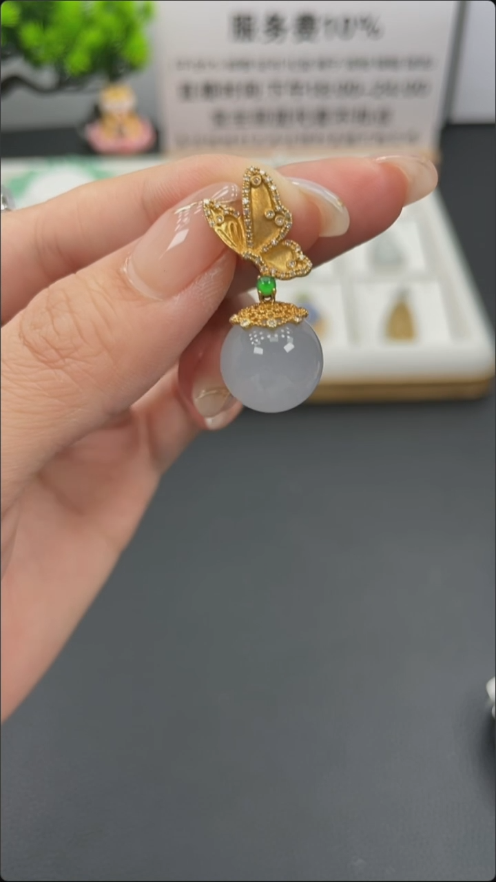 翡翠18K金镶嵌颈饰天然缅甸A货翡翠18k金镶嵌吊坠