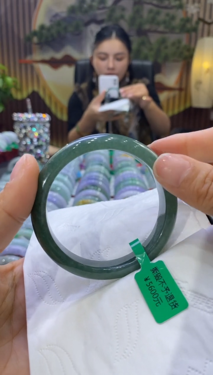 【闪购商品】翡翠手镯未镶嵌多人05347