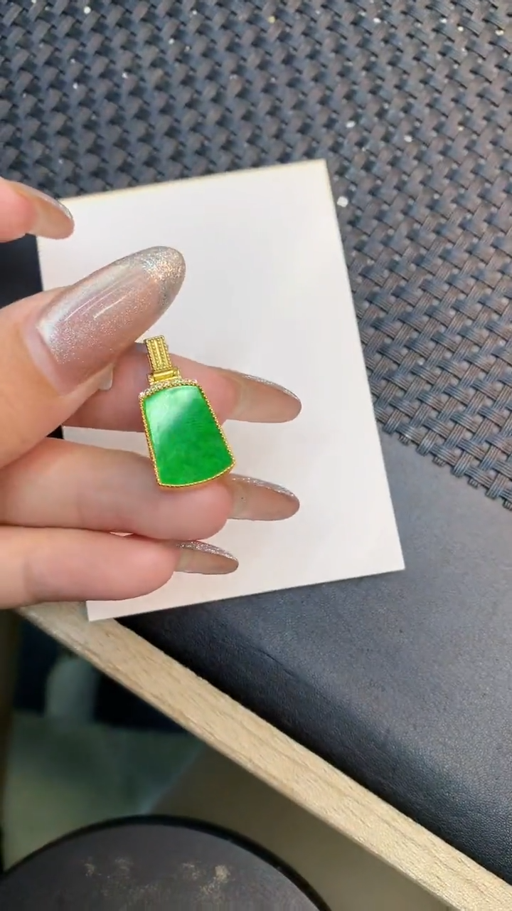 颈饰未镶嵌翡翠1