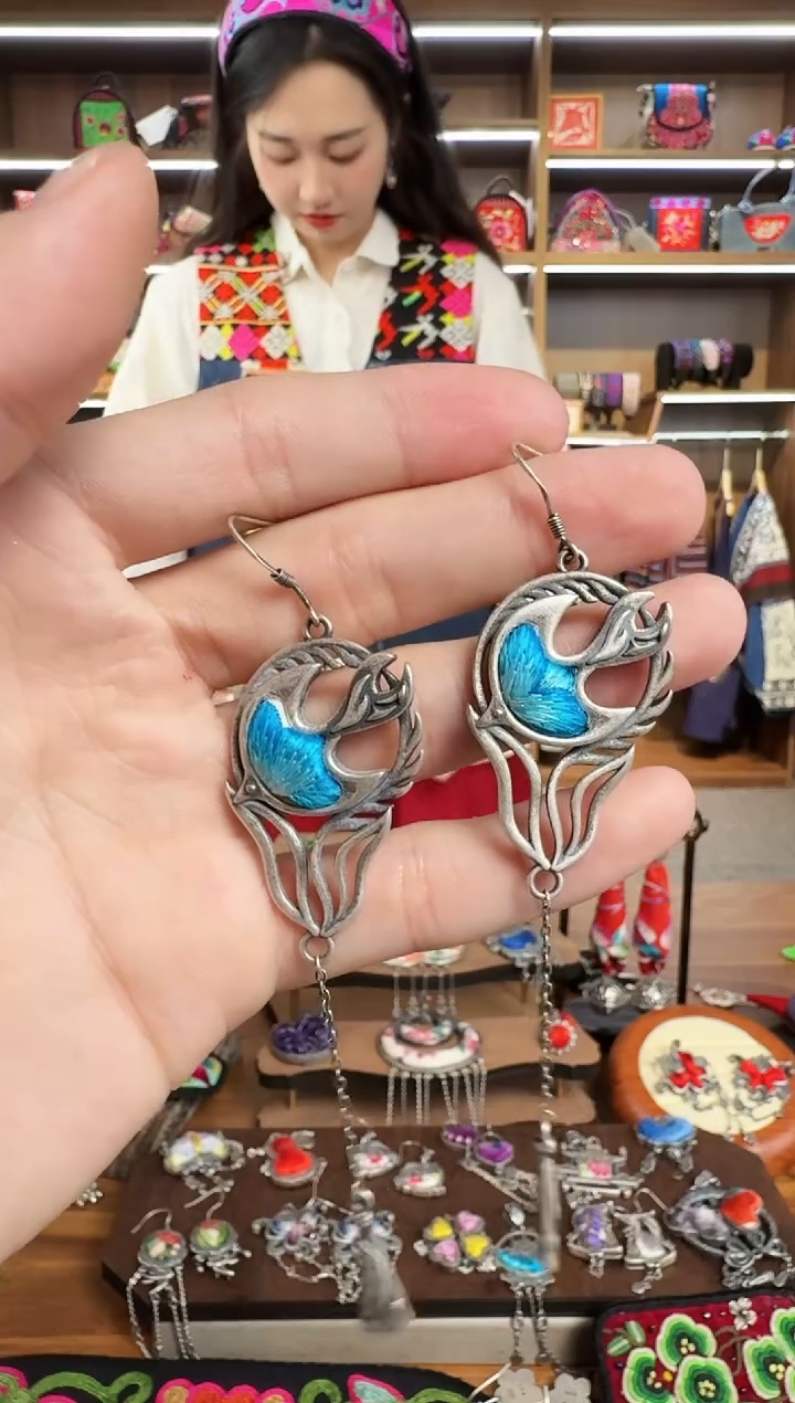 【闪购商品】织绣87蒙阿苏苗绣传承