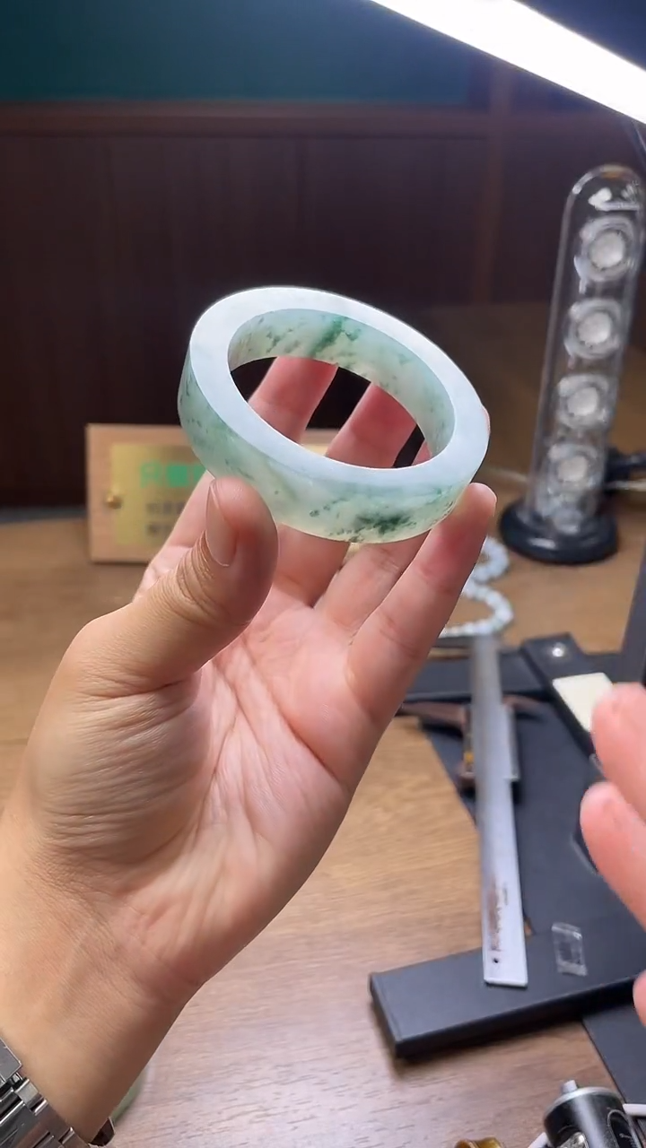 未镶嵌手镯定制翡翠就****行定制