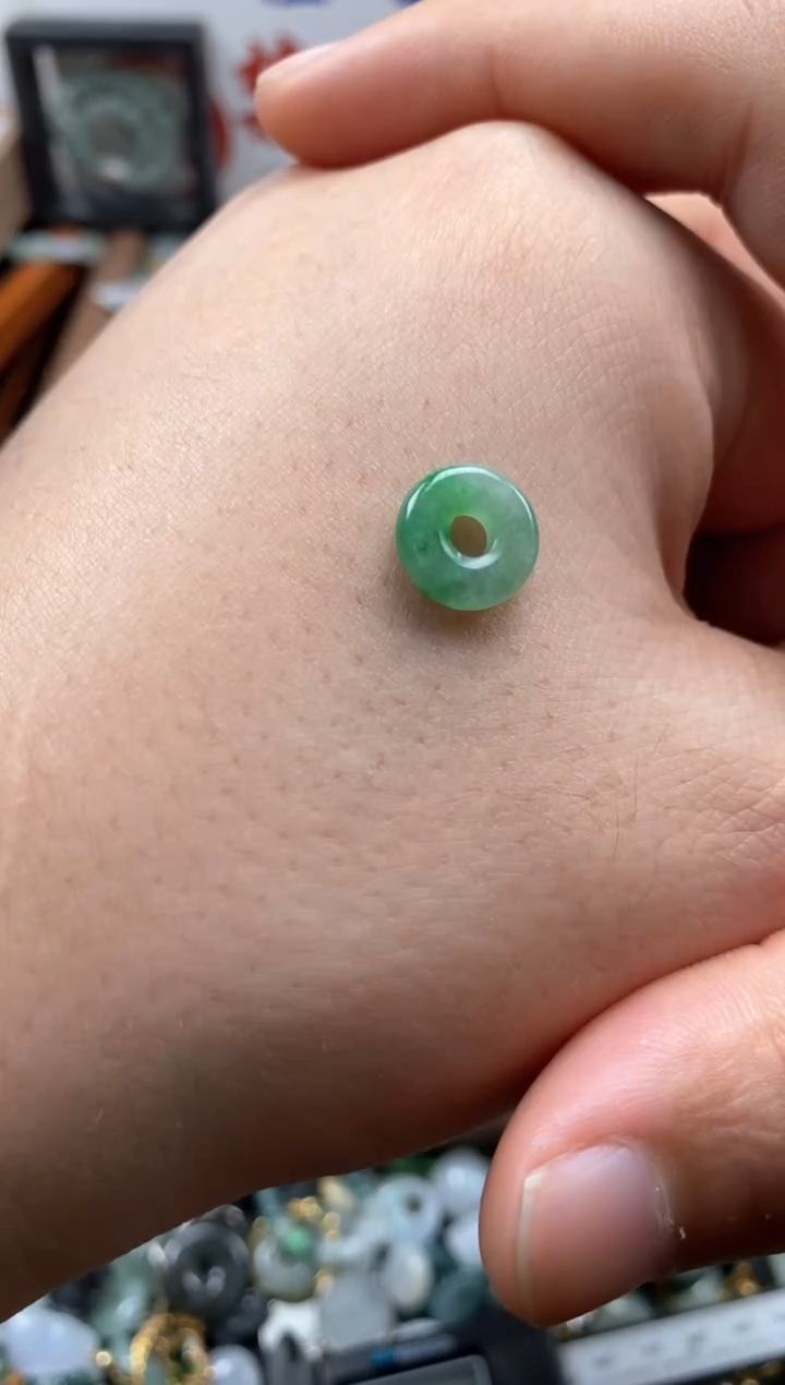 【闪购商品】翡翠颈饰未镶嵌哥哥