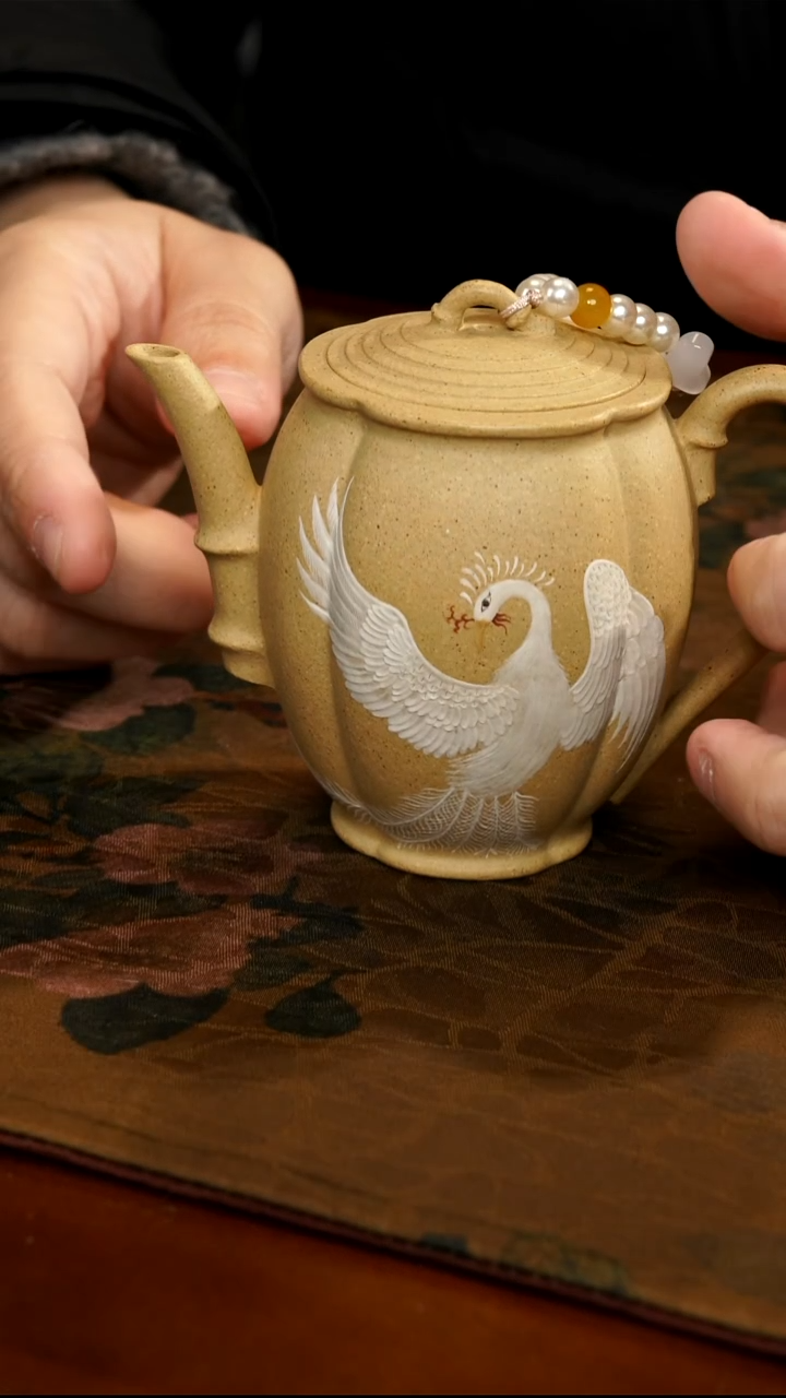 茶壶紫砂鹅黄段凤凰壶