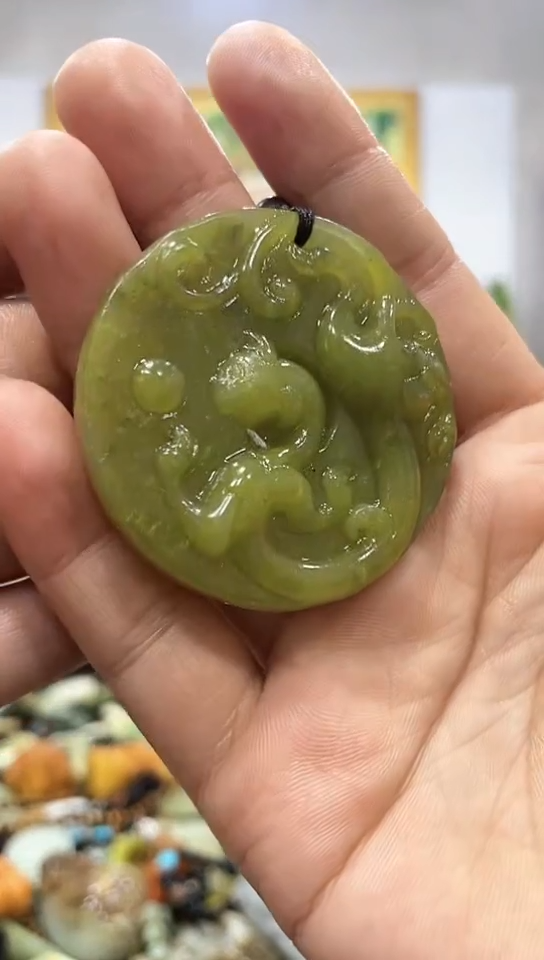 未镶嵌蛇纹石玉挂件 