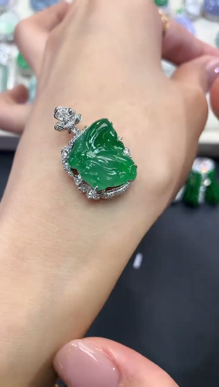 【闪购商品】翡翠吊坠(不含链)18K金镶嵌q117