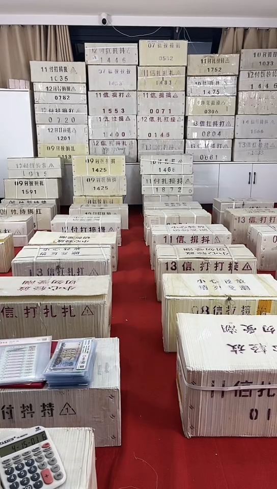 【闪购商品】CQ皇后冠52628888首发组