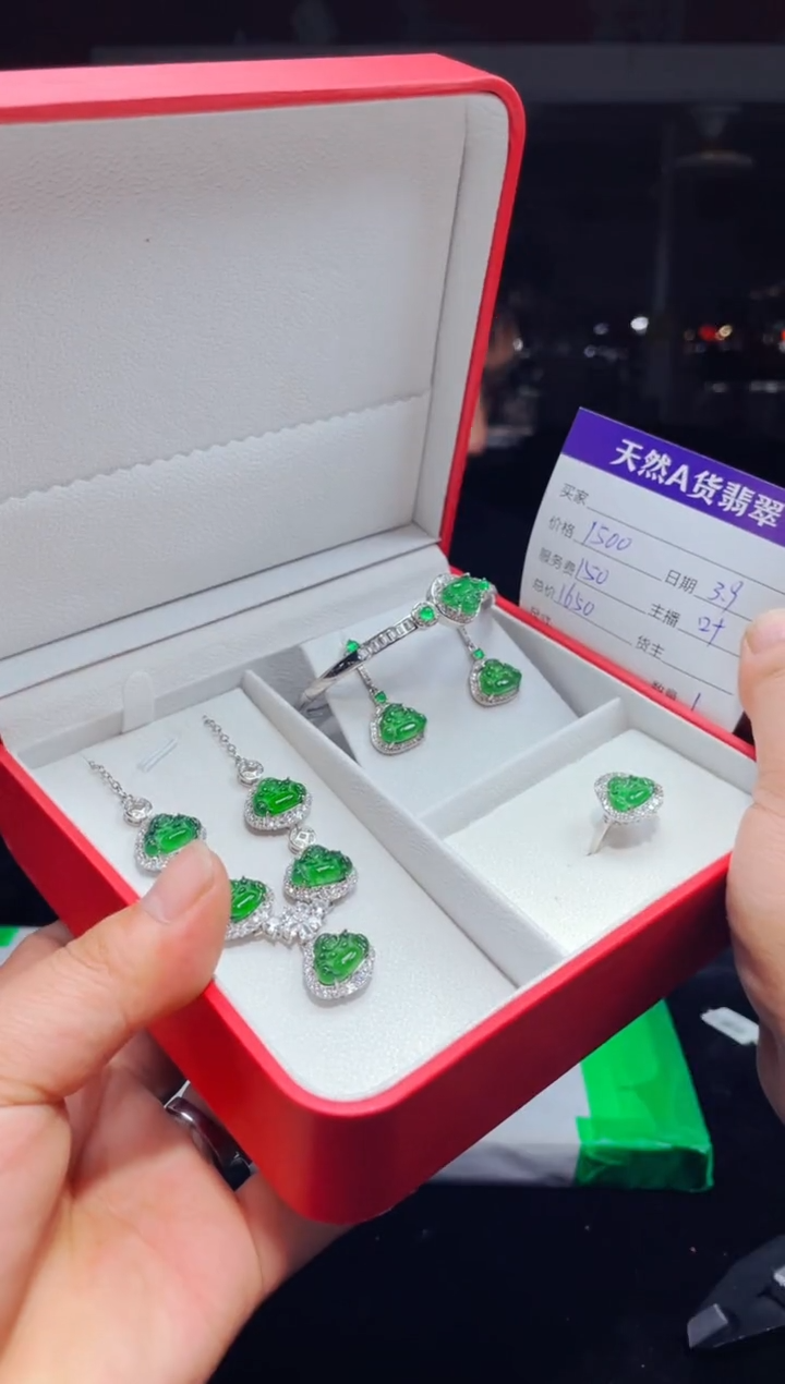 【闪购商品】翡翠套链未镶嵌0700150079多样性发货