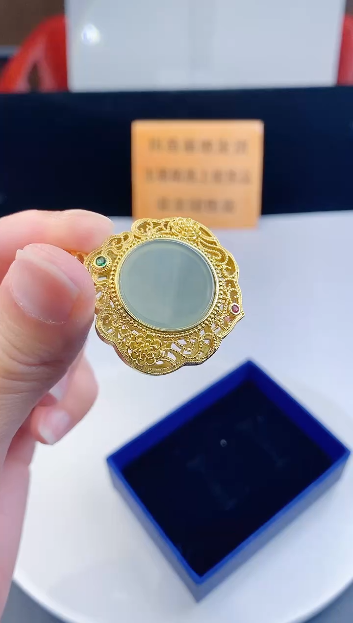 颈饰未镶嵌翡翠·