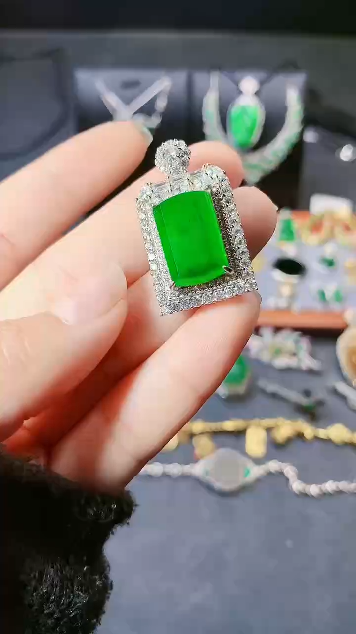 【闪购商品】翡翠毛衣链银S925镶嵌吊坠