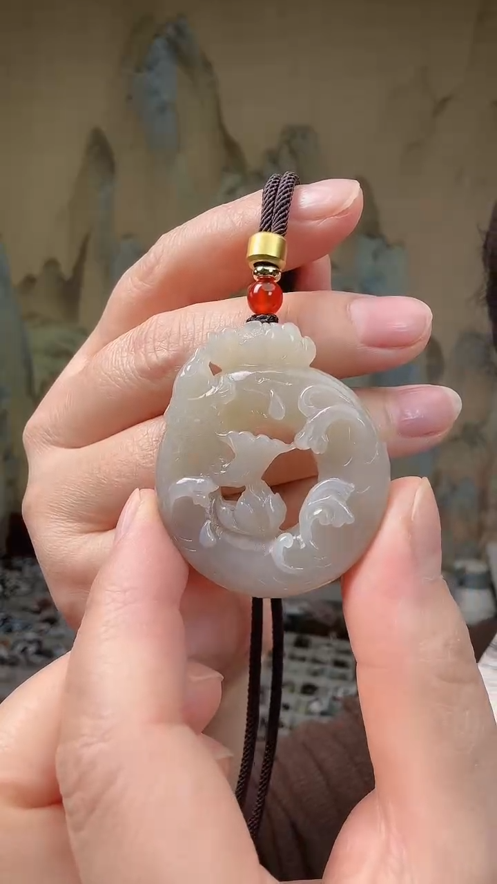 颈饰未镶嵌和田玉.