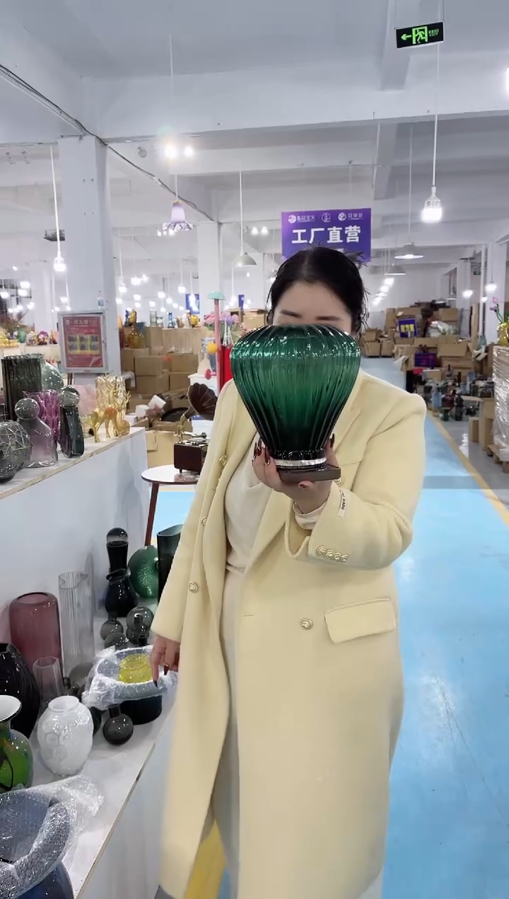 【闪购商品】玻璃唐总花瓶厂-微瑕-V06H