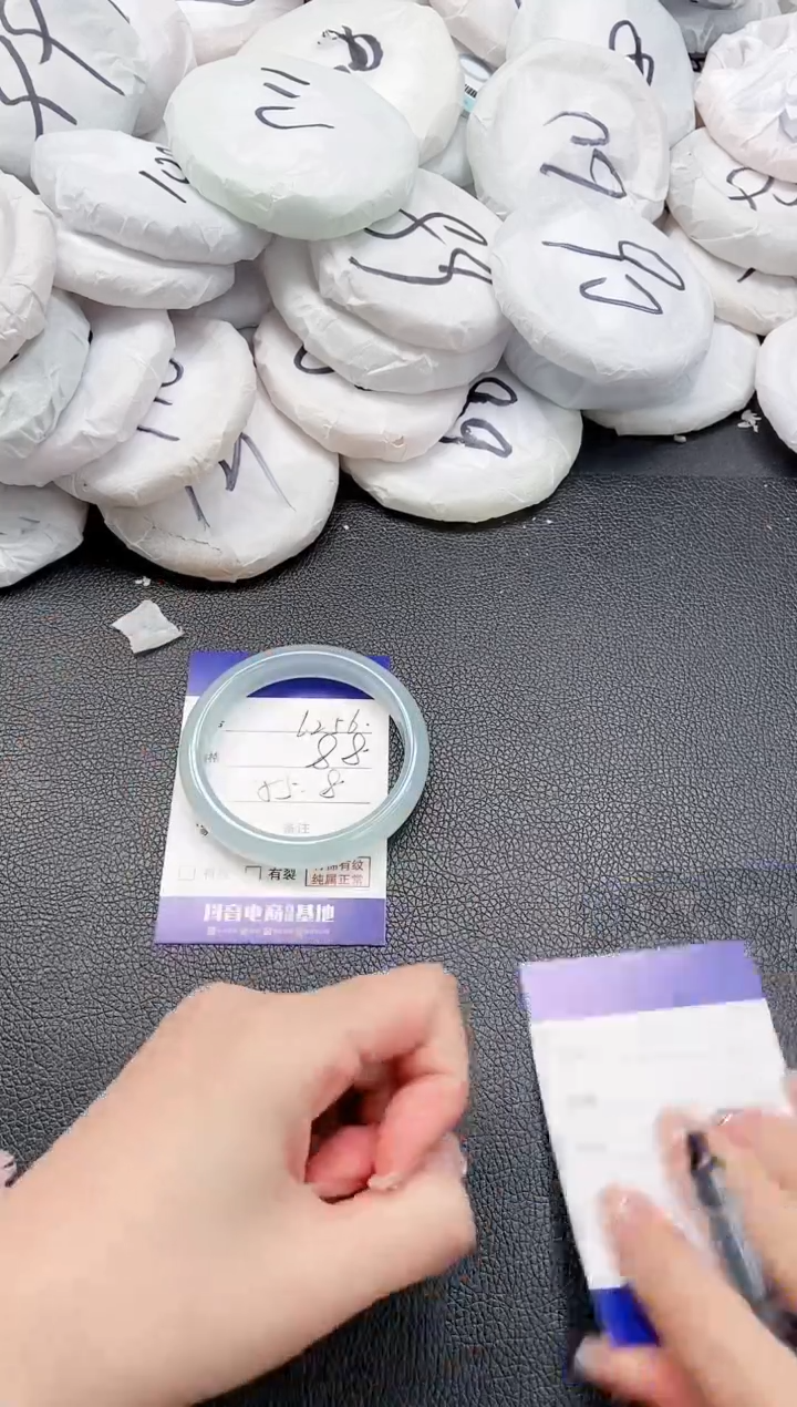 【闪购商品】石英质玉手镯未镶嵌 25L256-55