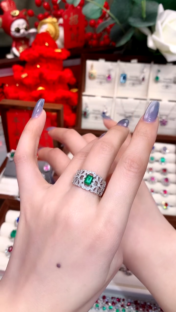 【闪购商品】祖母绿戒指18K金镶嵌0.55ct/天然宝石/七天无理由