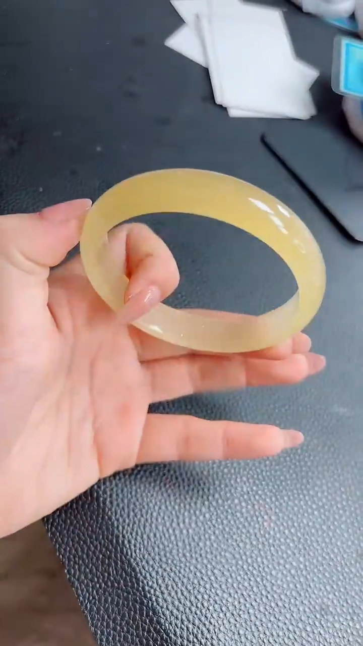 【闪购商品】石英质玉手镯未镶嵌585