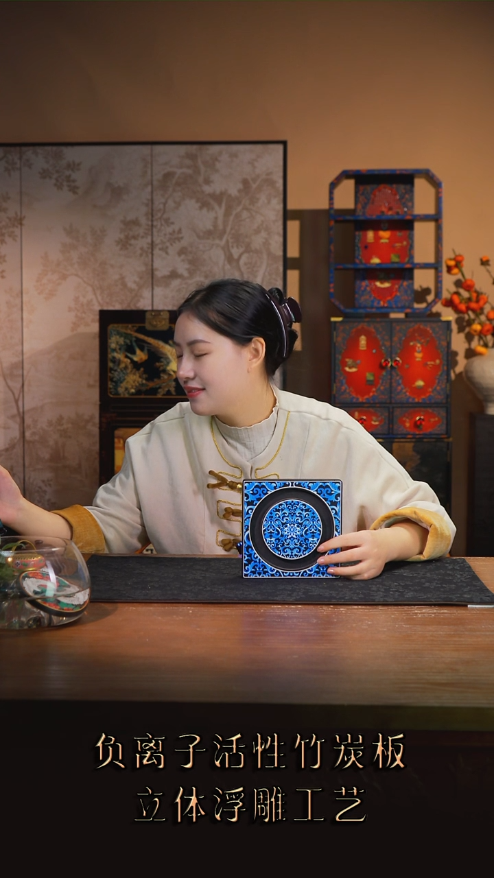 壹藏贰宝微瑕蓝宝相图案小壶承