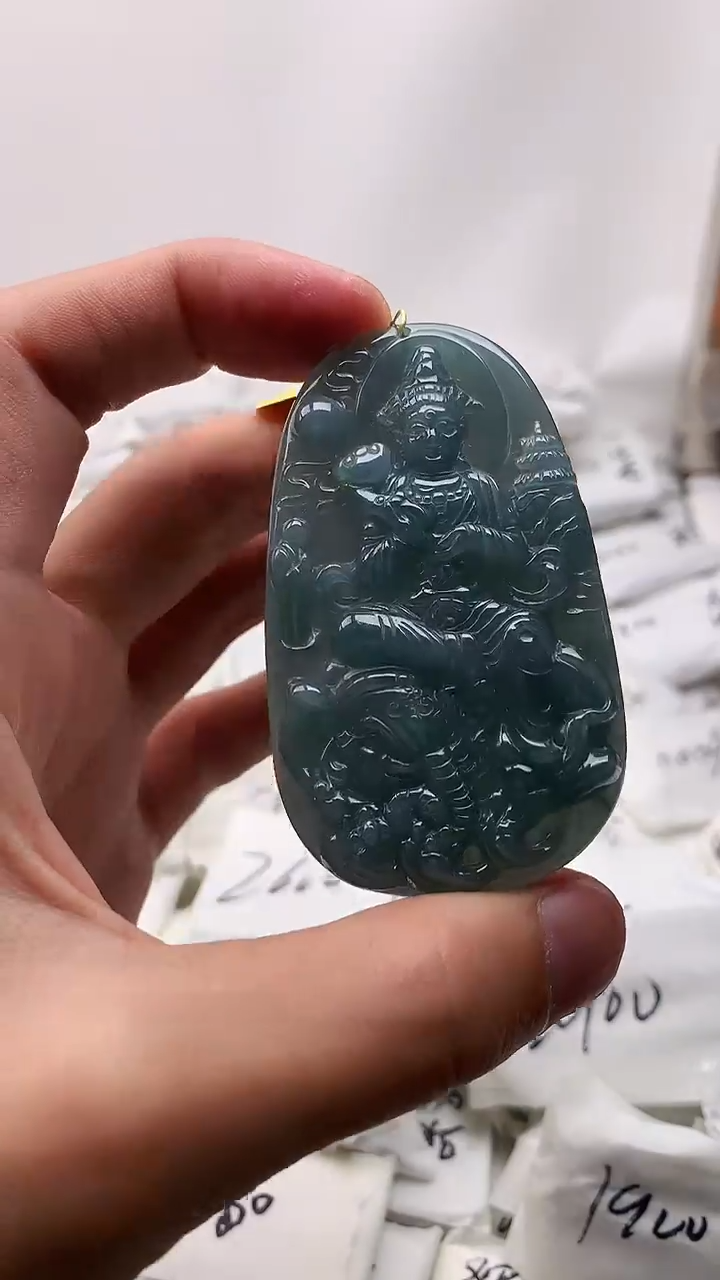 翡翠未镶嵌颈饰普贤