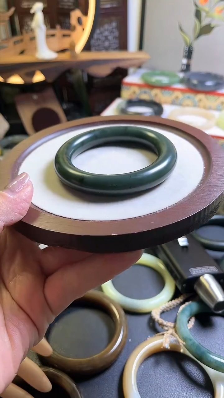 【闪购商品】和田玉手镯未镶嵌新疆自沙枣青54.5圆条