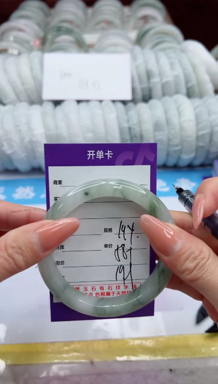 【闪购商品】石英质玉未镶嵌手镯194