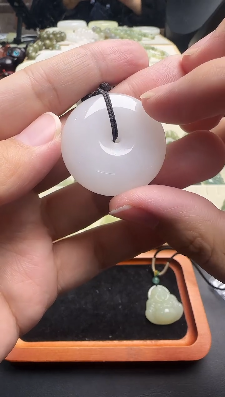 颈饰未镶嵌和田玉随****8平安扣