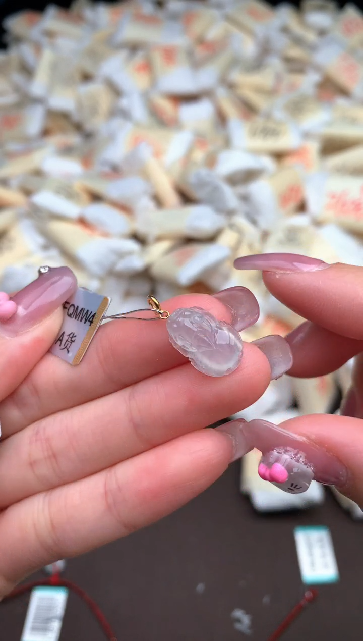 【闪购商品】翡翠挂件18K金镶嵌 — 