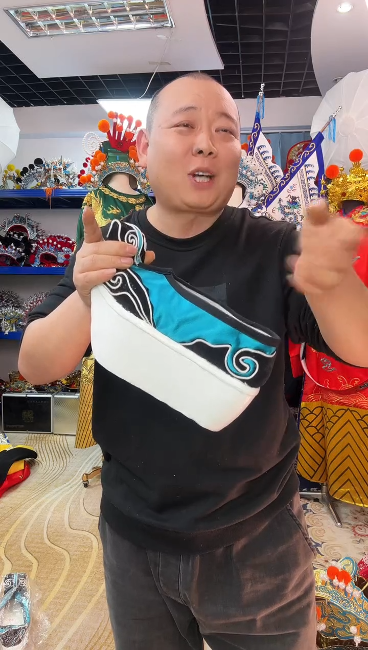 X****n戏曲云头靴3寸42码