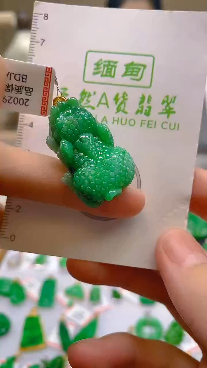 翡翠18K金镶嵌颈饰天然翡翠A货，支持复检