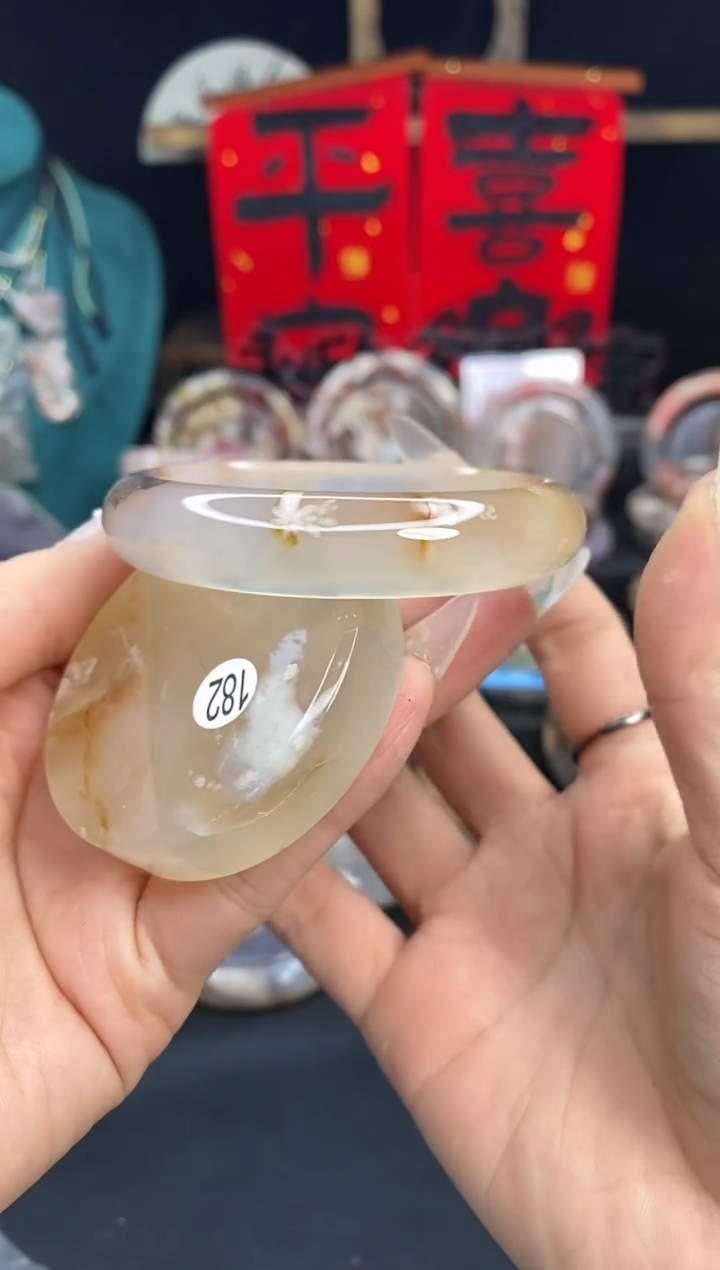 【闪购商品】石英质玉手镯（圆镯）未镶嵌56